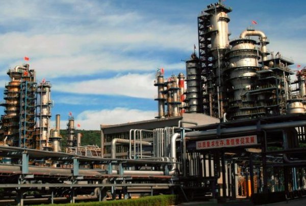 四川彭州煉油廠與主要石油設(shè)備解析